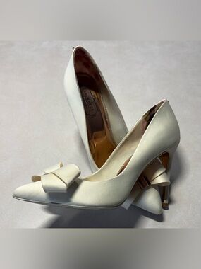 Ted Baker Women's Ivory Pointed-Toe Bow Stiletto Pumps